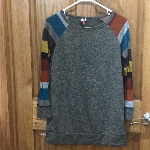 Sweater - Picture 1 of 2